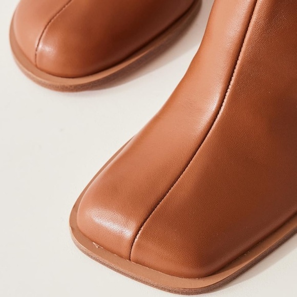 Jacquemus Tan Square Toe Boots - Picture 4 of 16